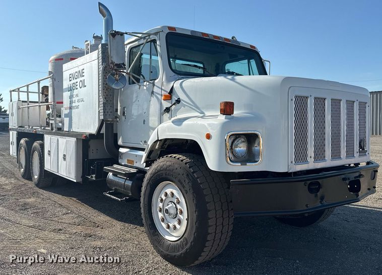 image for item EG6067 1996 International 2674 flatbed truck