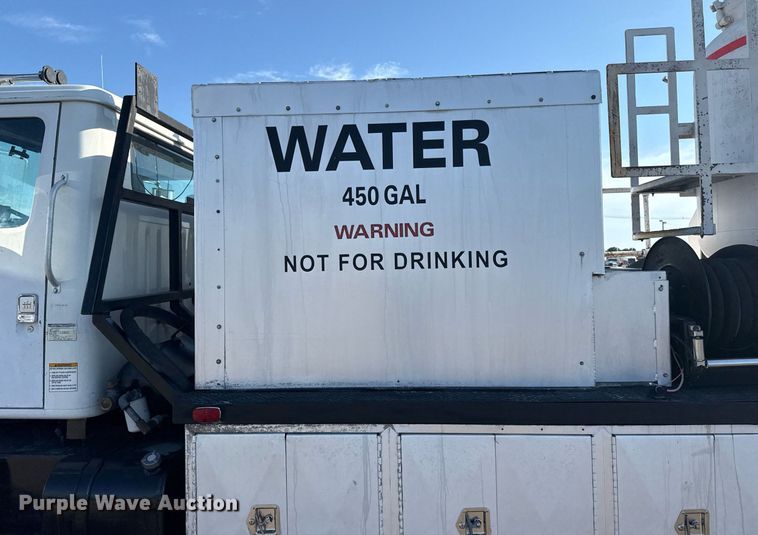 image for item EG6067 1996 International 2674 flatbed truck