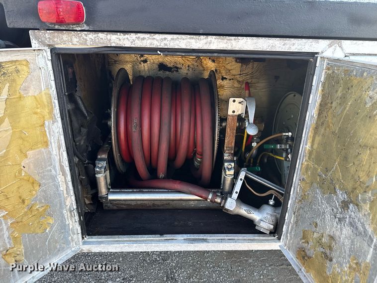 image for item EG6067 1996 International 2674 flatbed truck