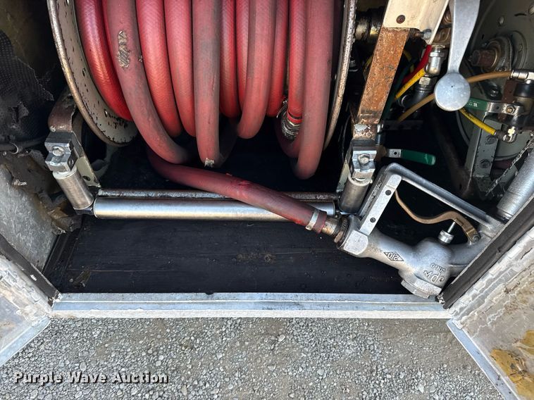 image for item EG6067 1996 International 2674 flatbed truck