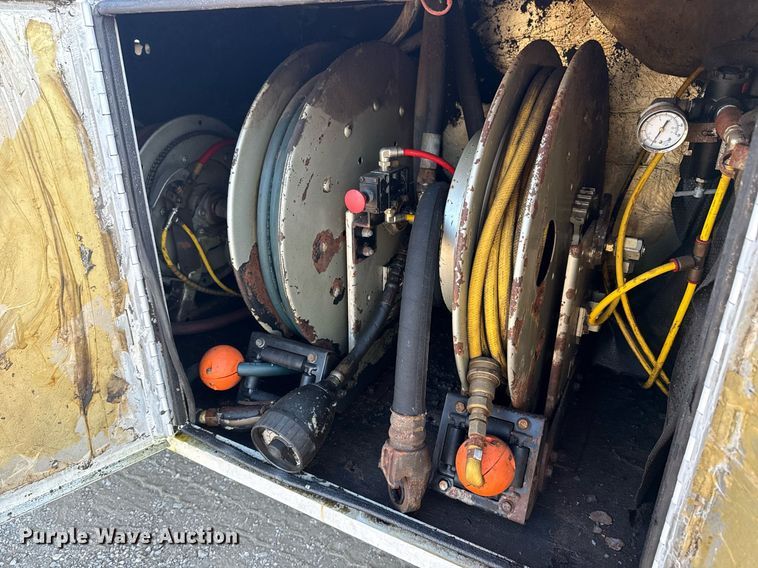 image for item EG6067 1996 International 2674 flatbed truck