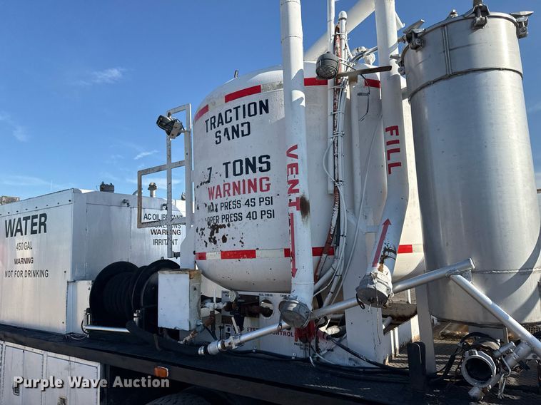 image for item EG6067 1996 International 2674 flatbed truck