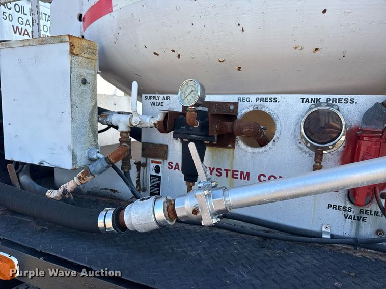 image for item EG6067 1996 International 2674 flatbed truck