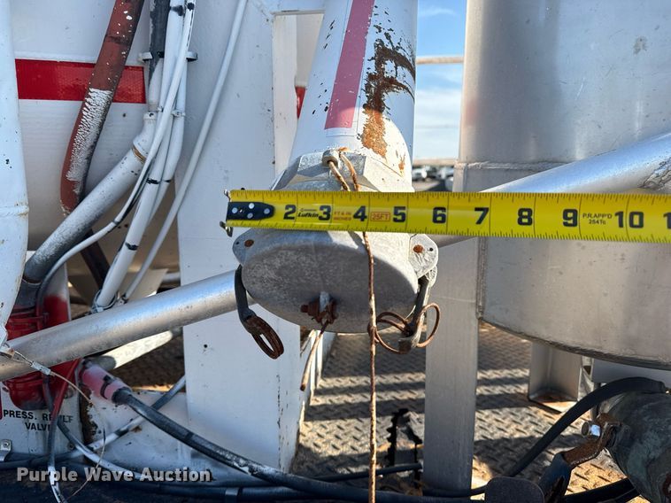 image for item EG6067 1996 International 2674 flatbed truck