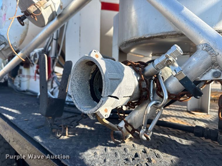 image for item EG6067 1996 International 2674 flatbed truck