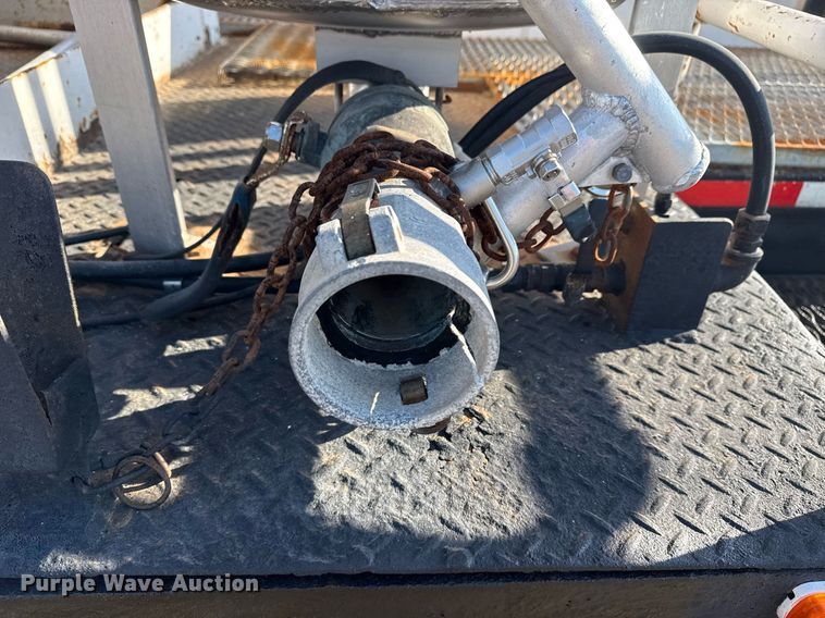 image for item EG6067 1996 International 2674 flatbed truck