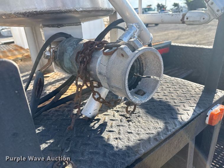 image for item EG6067 1996 International 2674 flatbed truck