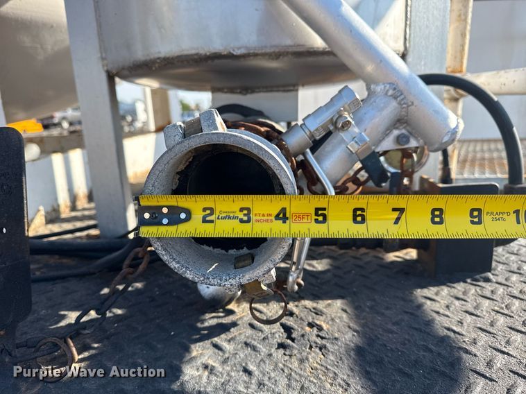 image for item EG6067 1996 International 2674 flatbed truck