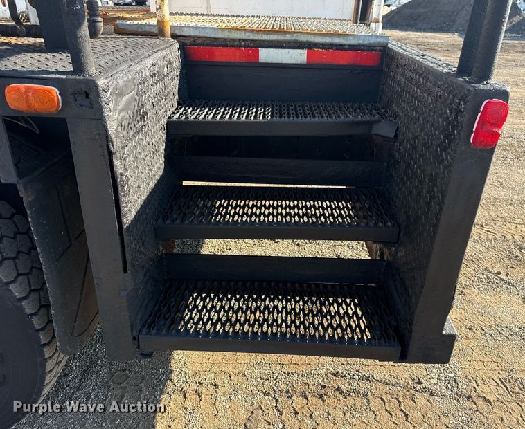 image for item EG6067 1996 International 2674 flatbed truck