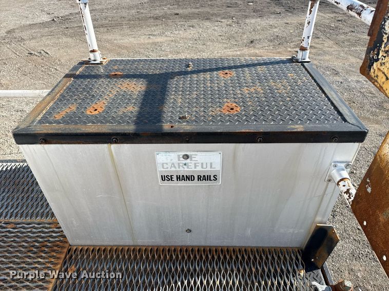 image for item EG6067 1996 International 2674 flatbed truck