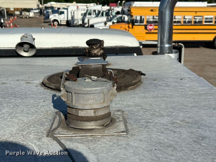 image for item EG6067 1996 International 2674 flatbed truck