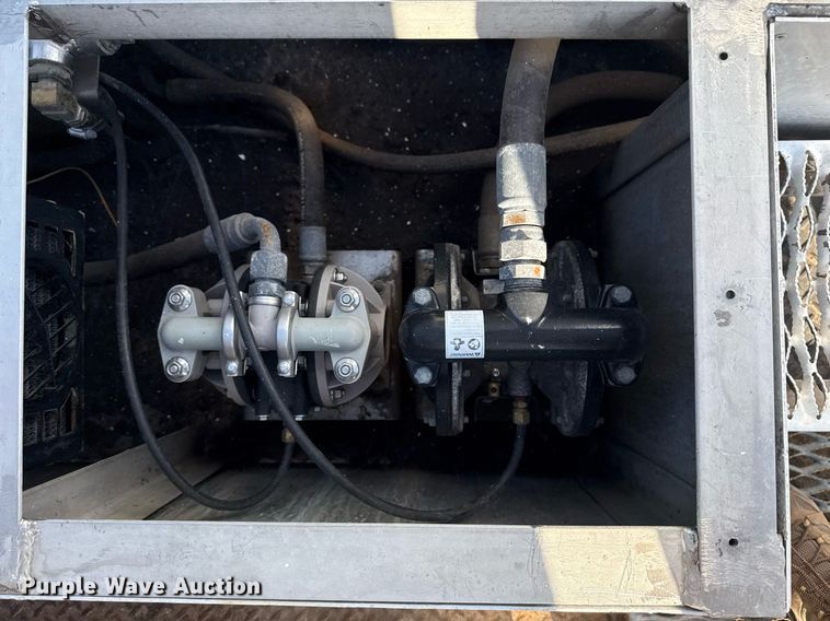 image for item EG6067 1996 International 2674 flatbed truck