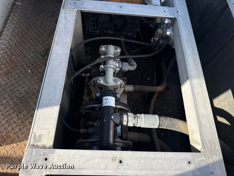 image for item EG6067 1996 International 2674 flatbed truck