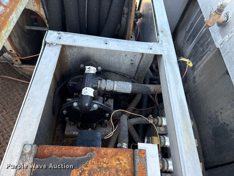 image for item EG6067 1996 International 2674 flatbed truck