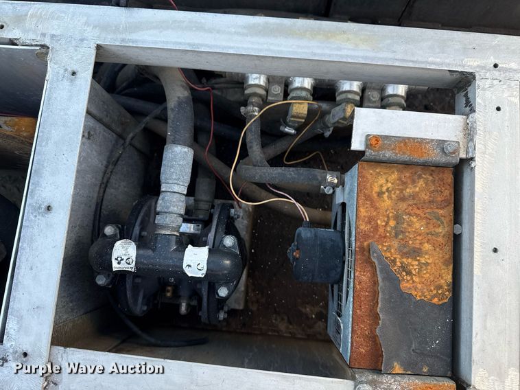 image for item EG6067 1996 International 2674 flatbed truck