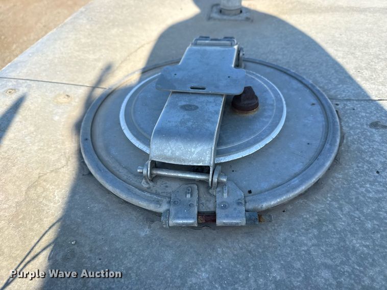 image for item EG6067 1996 International 2674 flatbed truck