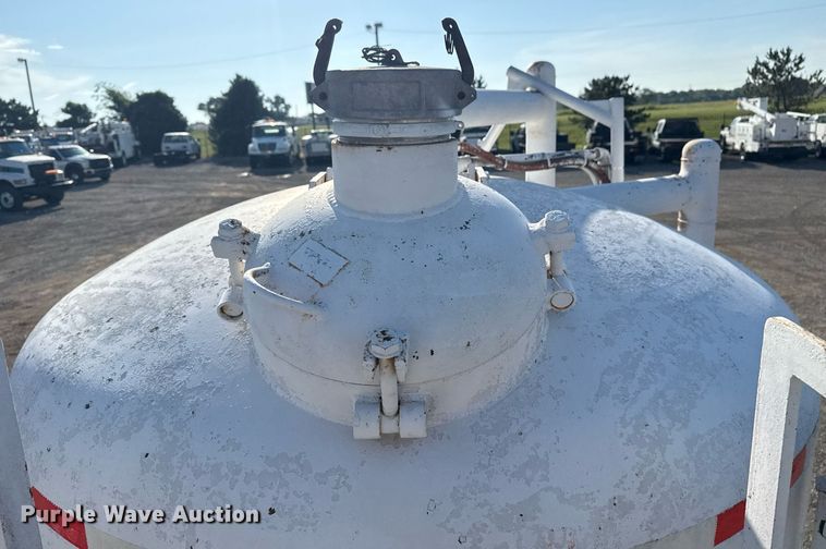 image for item EG6067 1996 International 2674 flatbed truck