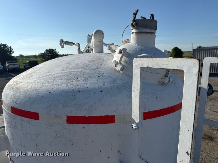 image for item EG6067 1996 International 2674 flatbed truck