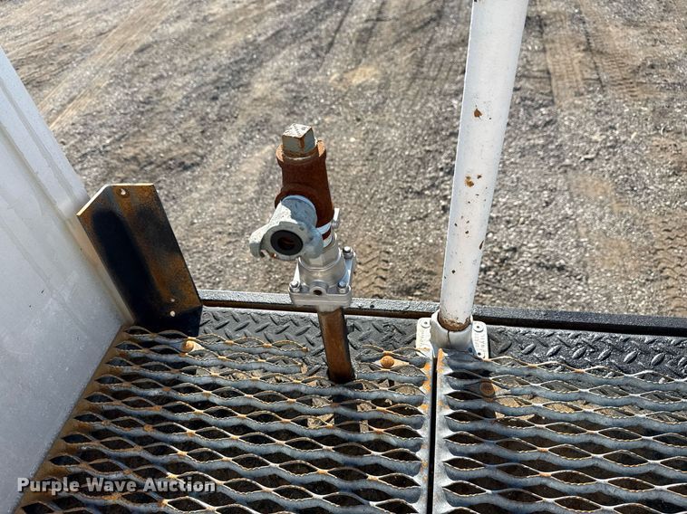 image for item EG6067 1996 International 2674 flatbed truck