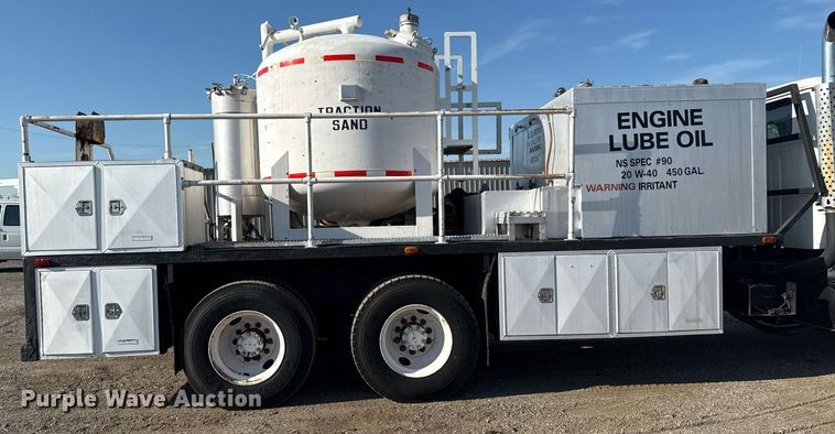 image for item EG6067 1996 International 2674 flatbed truck