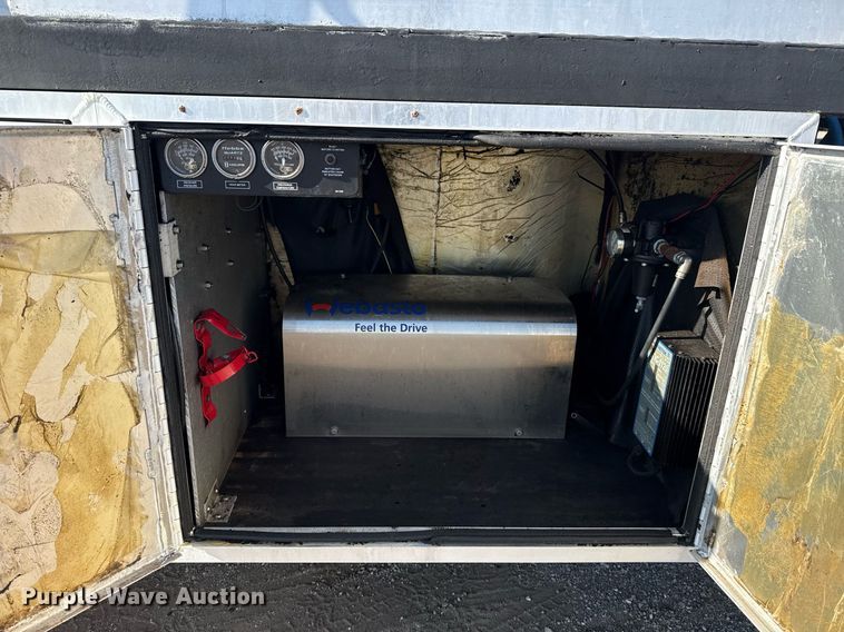 image for item EG6067 1996 International 2674 flatbed truck