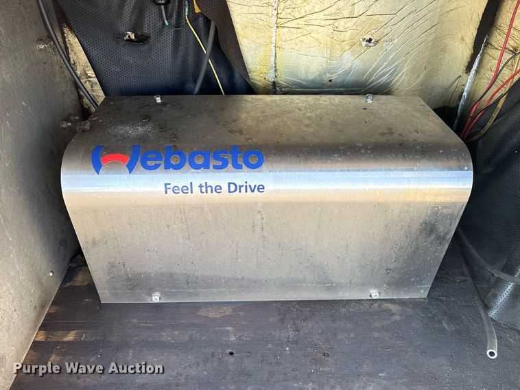 image for item EG6067 1996 International 2674 flatbed truck