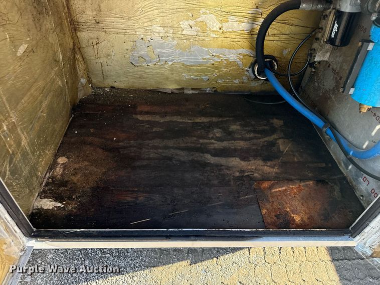 image for item EG6067 1996 International 2674 flatbed truck