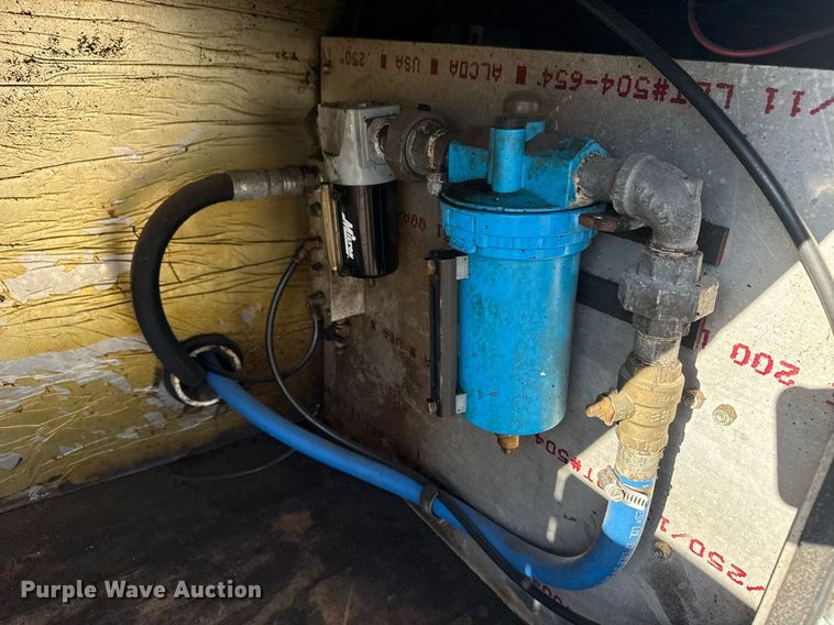 image for item EG6067 1996 International 2674 flatbed truck