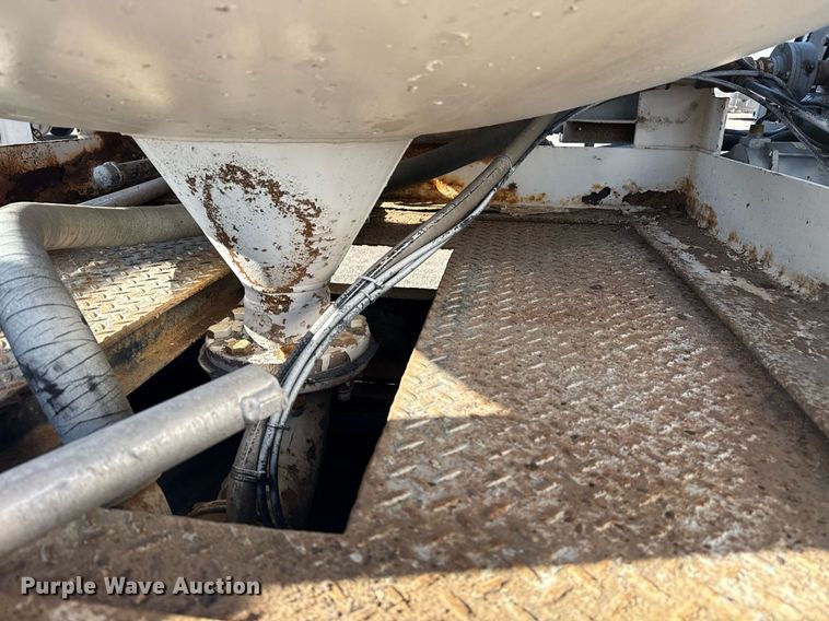 image for item EG6067 1996 International 2674 flatbed truck