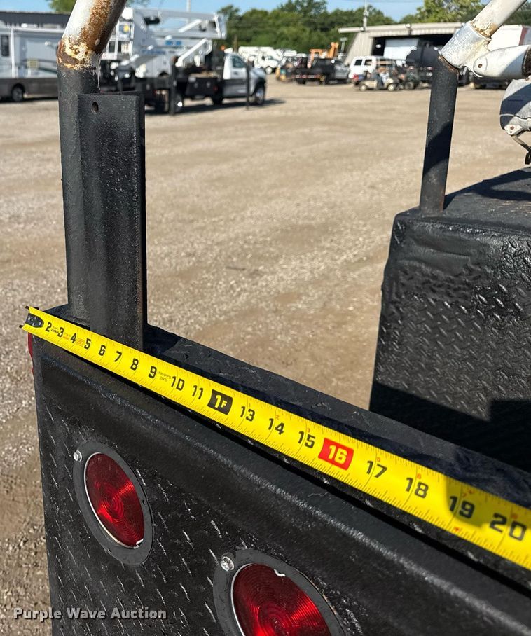 image for item EG6067 1996 International 2674 flatbed truck