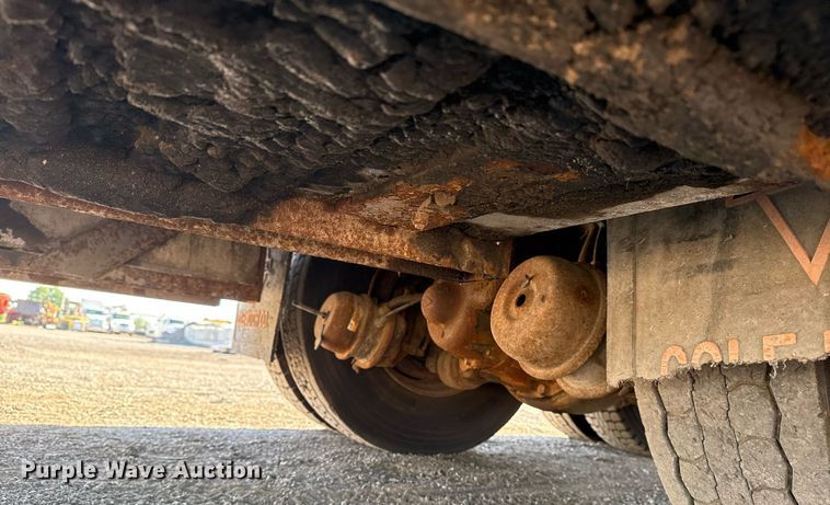 image for item EG6067 1996 International 2674 flatbed truck