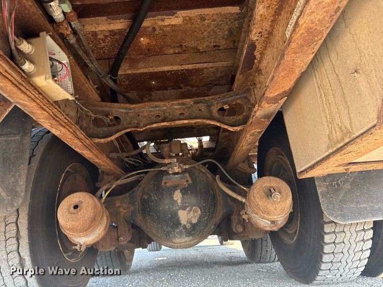 image for item EG6067 1996 International 2674 flatbed truck