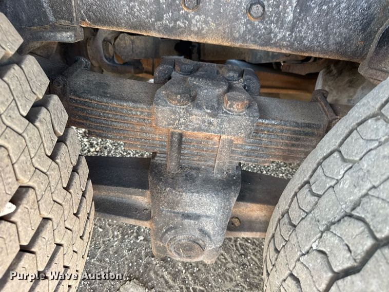 image for item EG6067 1996 International 2674 flatbed truck