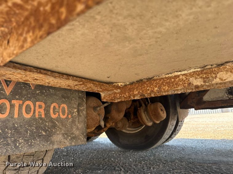 image for item EG6067 1996 International 2674 flatbed truck