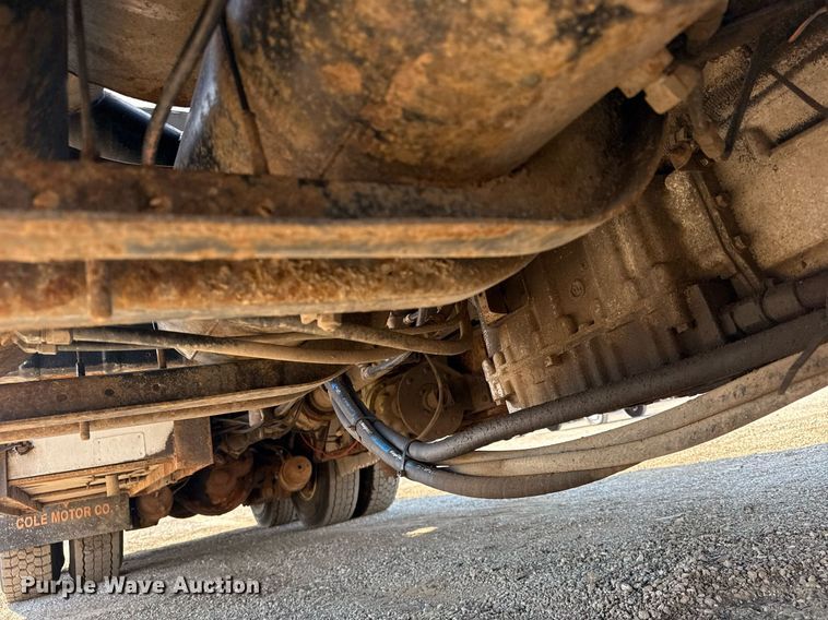 image for item EG6067 1996 International 2674 flatbed truck