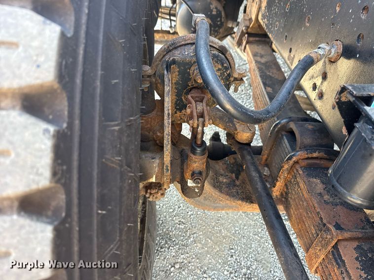 image for item EG6067 1996 International 2674 flatbed truck