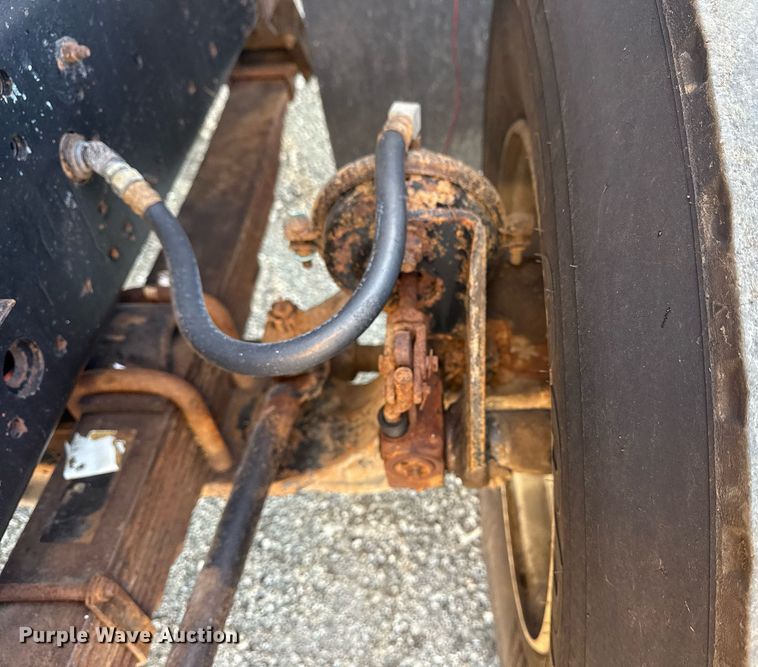 image for item EG6067 1996 International 2674 flatbed truck