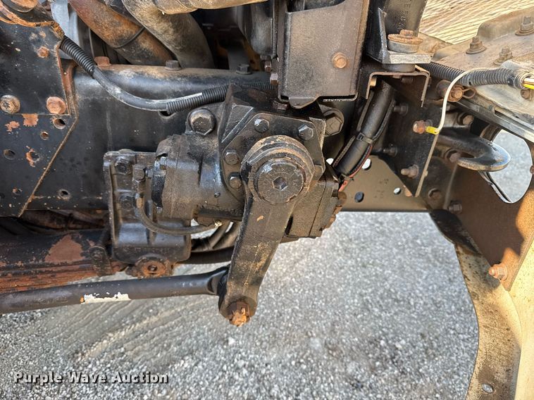 image for item EG6067 1996 International 2674 flatbed truck