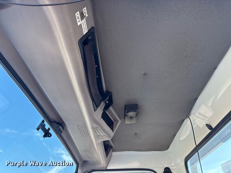 image for item EG6067 1996 International 2674 flatbed truck