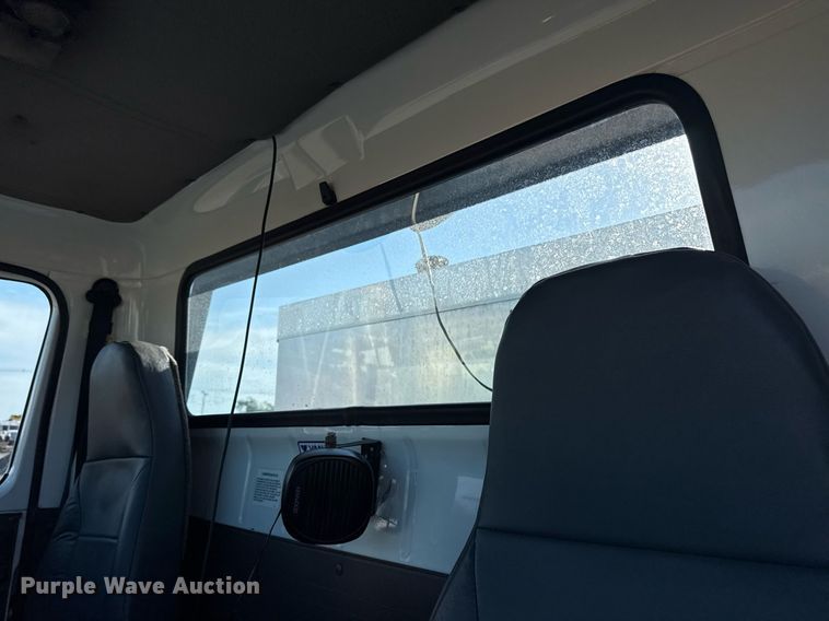 image for item EG6067 1996 International 2674 flatbed truck