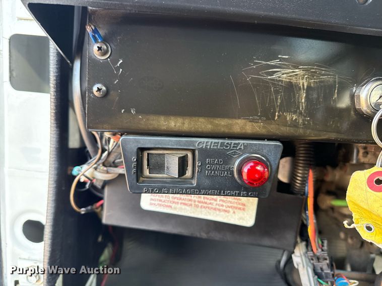 image for item EG6067 1996 International 2674 flatbed truck