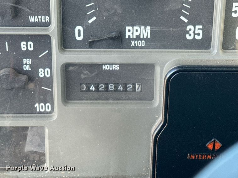 image for item EG6067 1996 International 2674 flatbed truck