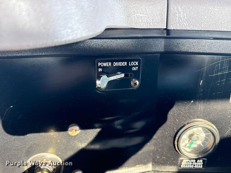 image for item EG6067 1996 International 2674 flatbed truck