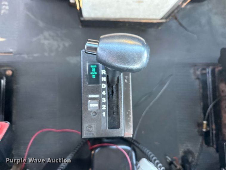 image for item EG6067 1996 International 2674 flatbed truck