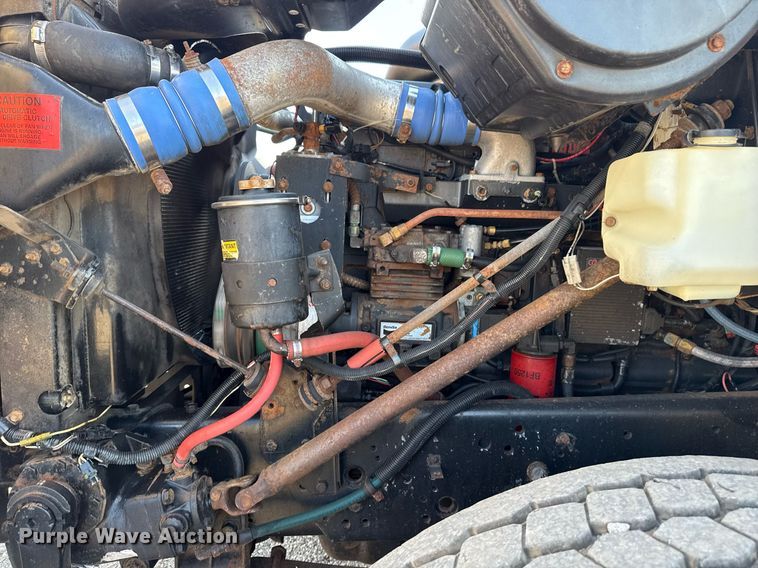 image for item EG6067 1996 International 2674 flatbed truck