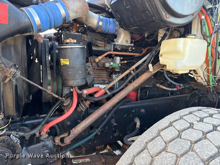 image for item EG6067 1996 International 2674 flatbed truck