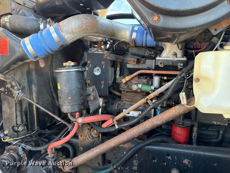 image for item EG6067 1996 International 2674 flatbed truck