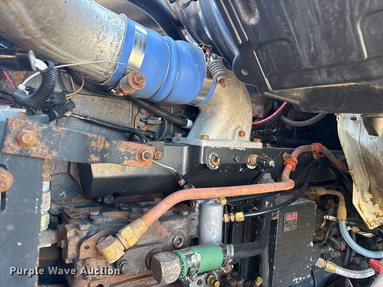 image for item EG6067 1996 International 2674 flatbed truck