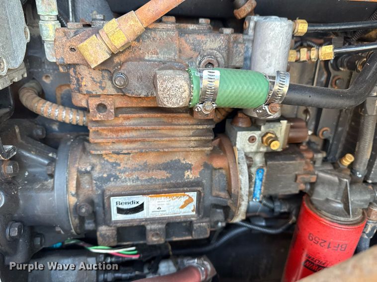 image for item EG6067 1996 International 2674 flatbed truck