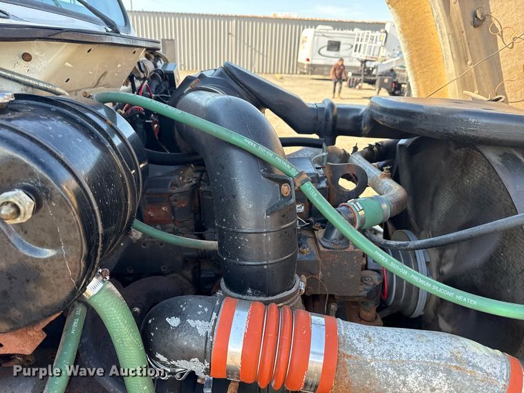 image for item EG6067 1996 International 2674 flatbed truck